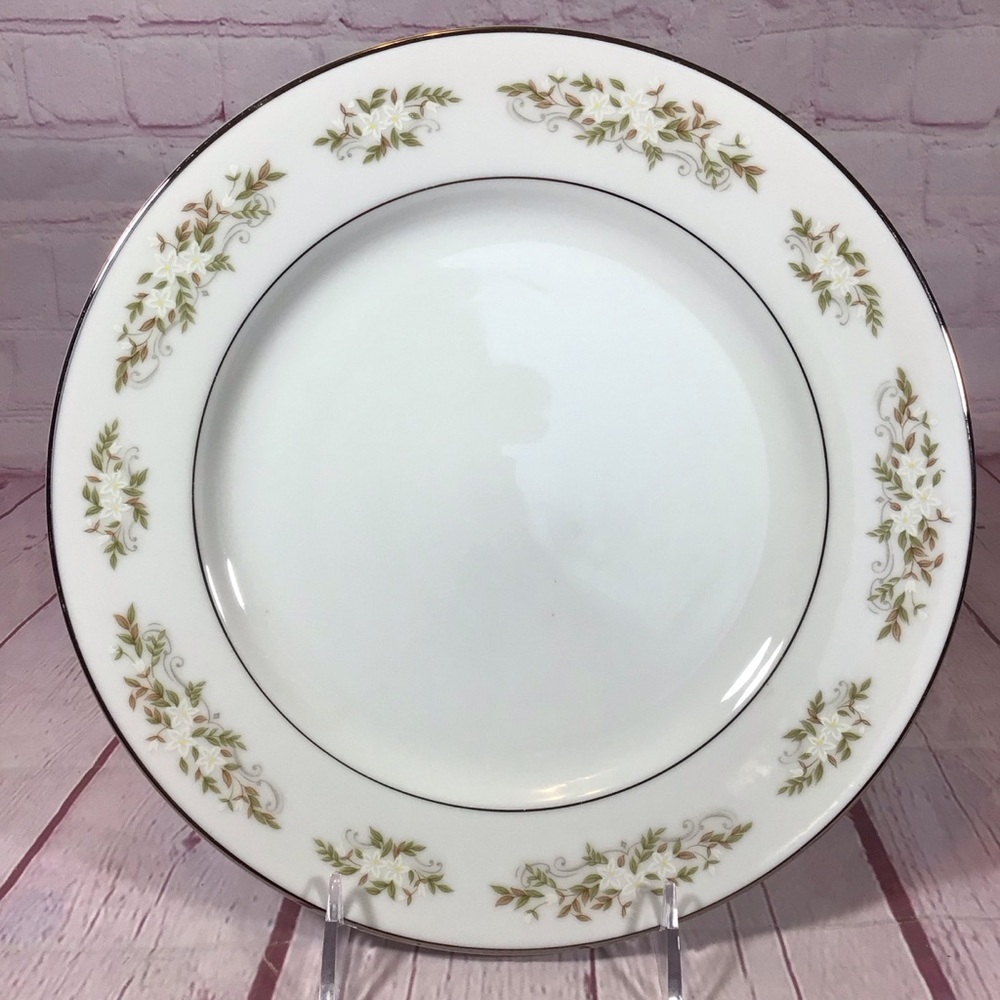 Vintage International Silver Company 326 Springtime Dinner Plates - Set of 2 - Picture 2 of 9